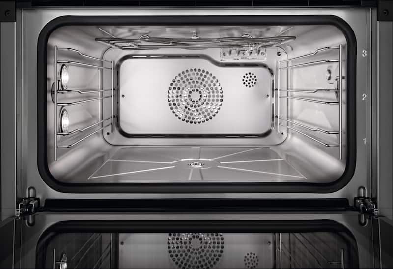 Incinta cuptorului din inox cu PerfectClean